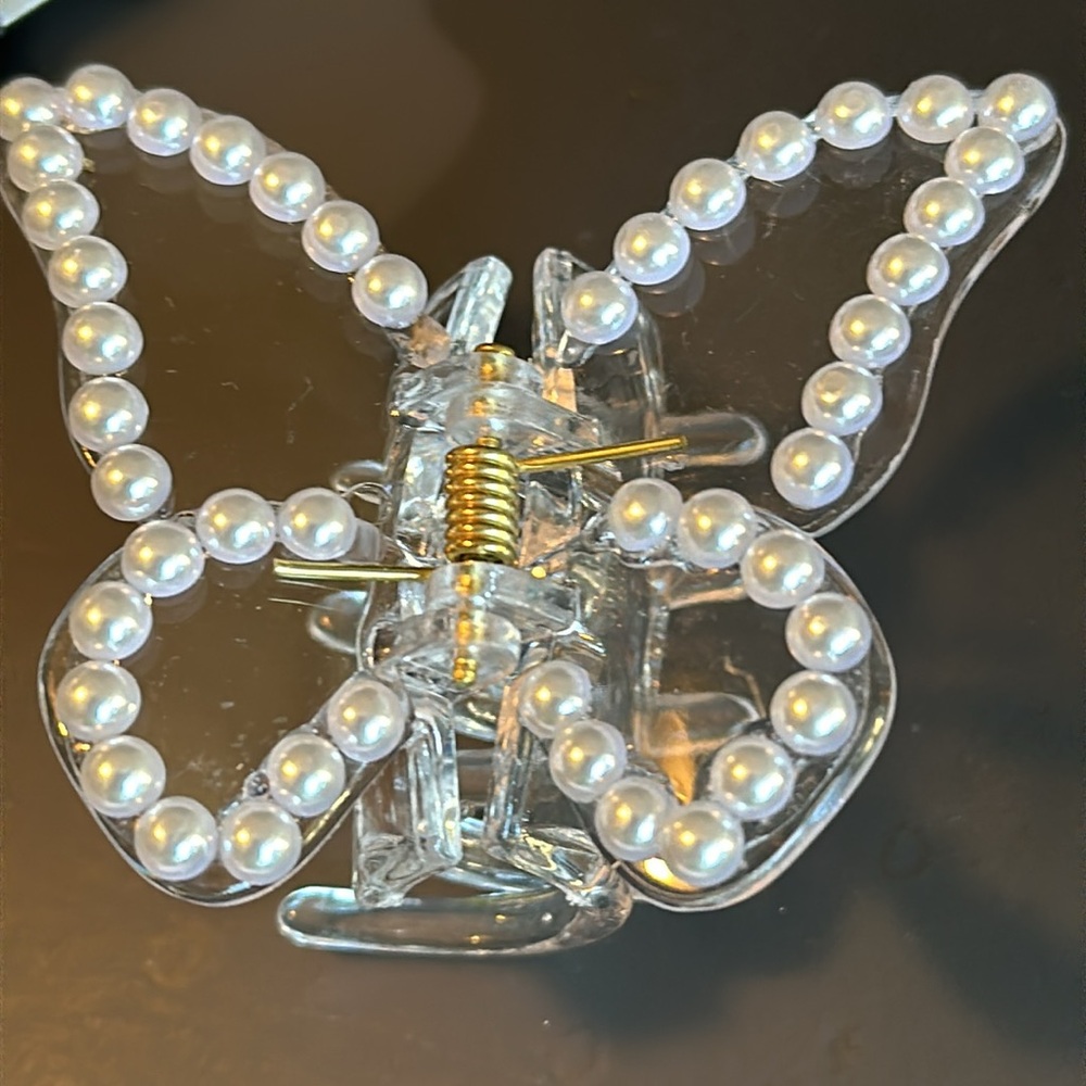 Pearl butterfly hair clip